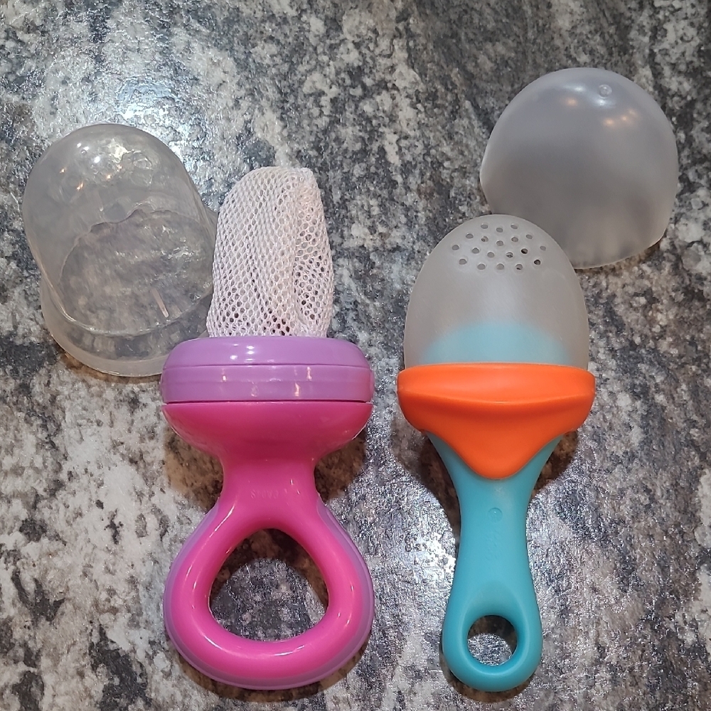 Baby Fruit Feeder Set in Pink and Blue
